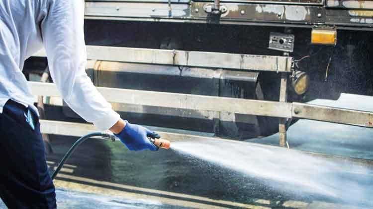 Susuz temizliğe yatırım dönemi: Endüstriyel temizlikte yılda 7.3 milyon ton su harcanıyor Susuz temizliğe yatırım dönemi: Endüstriyel temizlikte yılda 7.3 milyon ton su harcanıyor