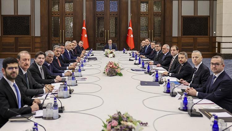 EKK’dan yeni yıl mesajı: Ekonomide kararlılık dönemi EKK’dan yeni yıl mesajı: Ekonomide kararlılık dönemi