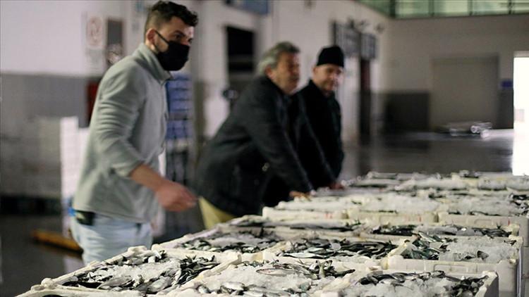 Tezgahlar şenlendi, kilosu 100 TLden satılıyor