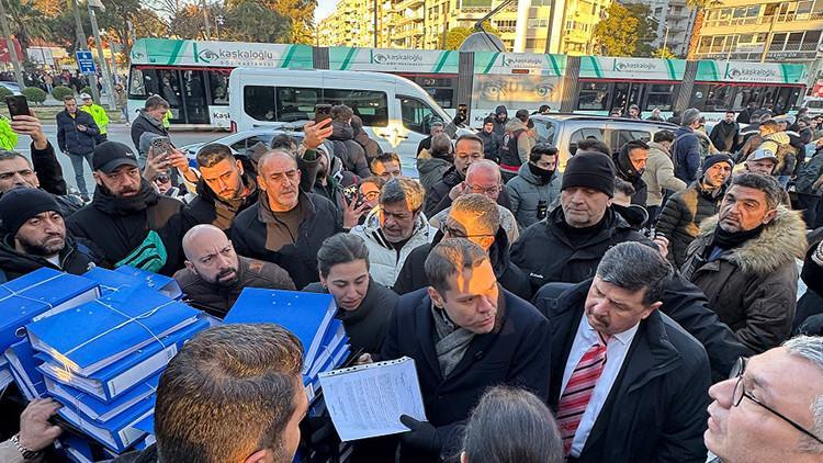 Martı TAG’dan İzmir Büyükşehir Belediyesi UKOME’ye 48 bin dilekçe Martı TAG’dan İzmir Büyükşehir Belediyesi UKOME’ye 48 bin dilekçe