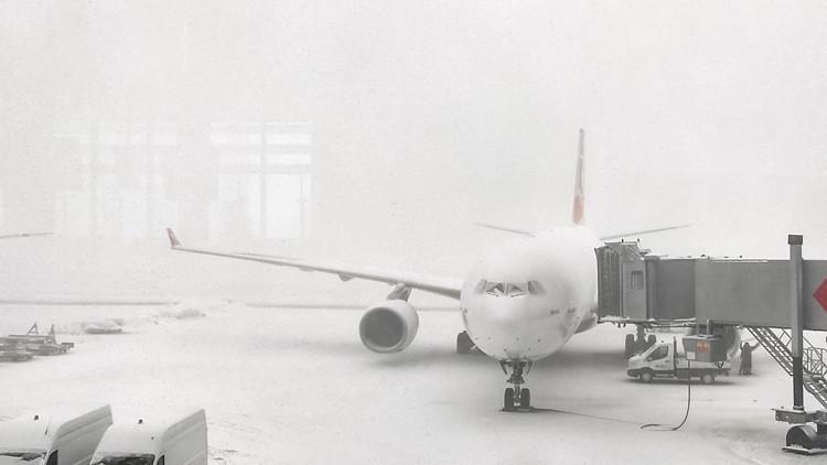 İstanbul’da kar alarmı Bazı uçak seferi iptal edildi