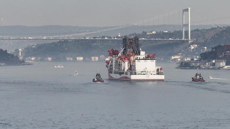 Enerjide yeni hamle ‘Yıldırım’ İstanbul Boğazı’ndan geçti Enerjide yeni hamle ‘Yıldırım’ İstanbul Boğazı’ndan geçti