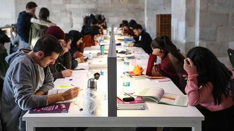 YÖKten öğrencilere müjde Mezun olmadan iş tecrübesi