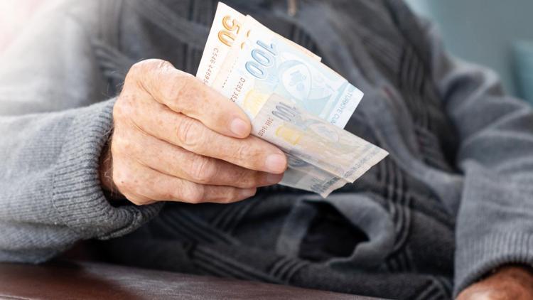 Emekli maaşı ve ikramiye bayram öncesi ödenecek