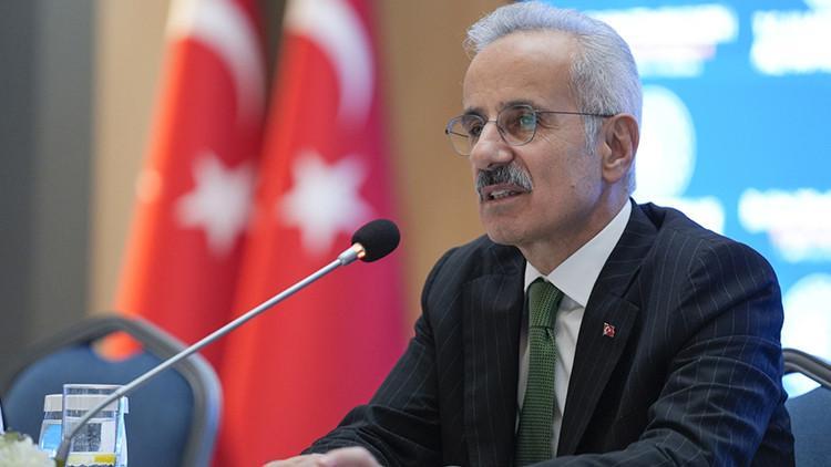 Bakan Uraloğlundan Hürmüz Boğazı açıklaması: Özel izinle geçirildi