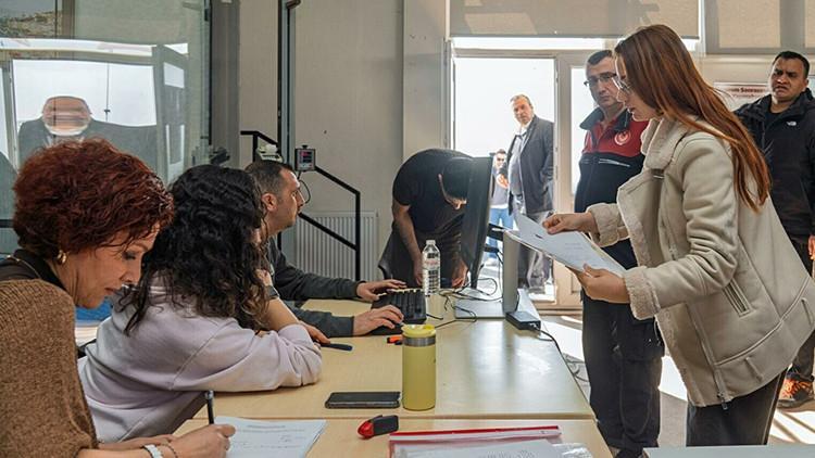 İzmir İtfaiyesine yeni memurlar alınacak İşte aranan şartlar... İzmir İtfaiyesine yeni memurlar alınacak İşte aranan şartlar...