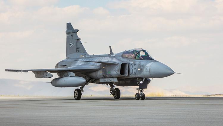 Brezilyada üretilen ilk süpersonik savaş uçağı tanıtıldı