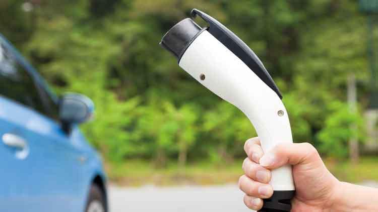 Petrol şokuna ‘elektrikli’ kalkan Sürücüler bataryayı ekonomik savunma aracına dönüştürüyor