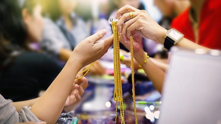 Elon Muskın annesi sayesinde viral oldu Çin altın takıları neden ilgi görüyor