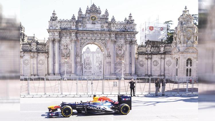 Bakan Ersoy yarışların nitelikli turist ve yüksek gelir getireceğini söyledi... F1 turizmi uçuracak
