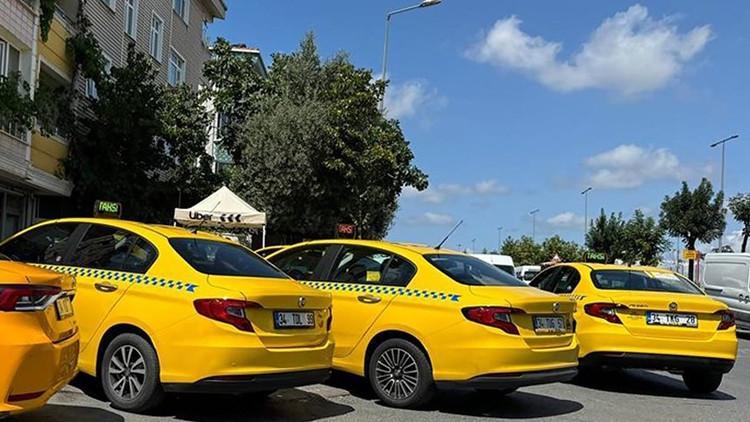 İBB 250 taksi plakasından 5’sını sattı İşte fiyatı…