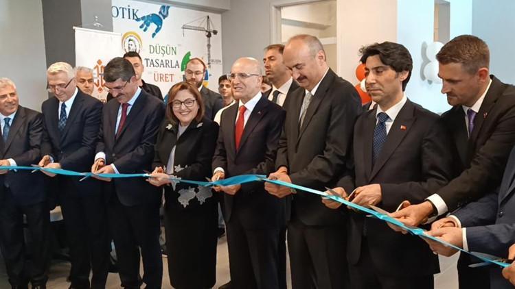 Bakan Şimşek’ten gençlere yapay zeka çağrısı