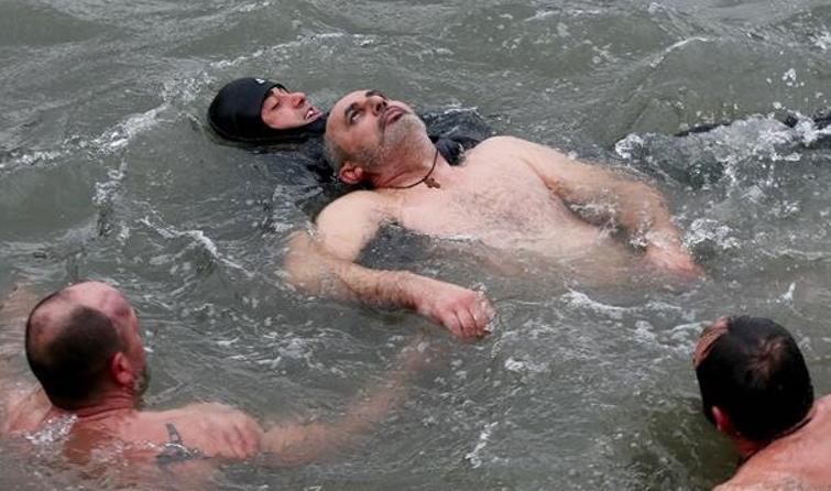 Man almost drowned in Istanbul during Orthodox cross-throwing ceremony