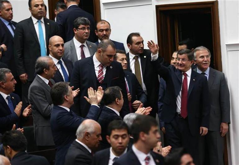 Başbakan Davutoğlu: Tek tek elimizde Rusyanın attığı her bombanın nereye düştüğünün bilgisi var