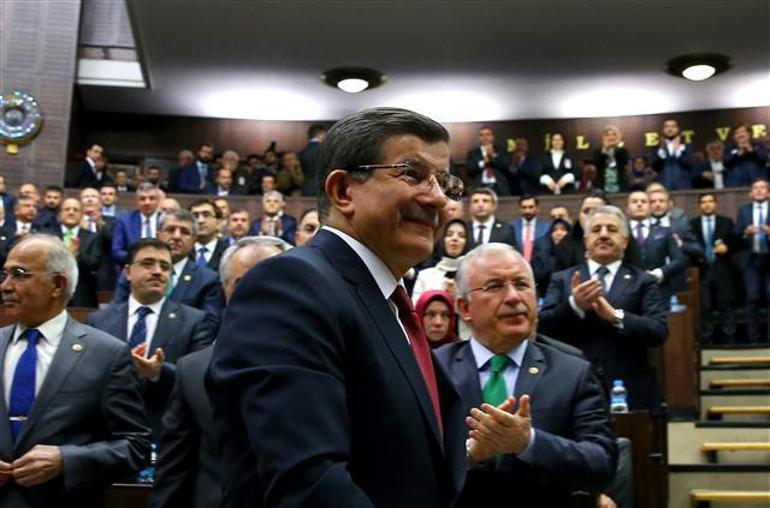 Başbakan Davutoğlu: Tek tek elimizde Rusyanın attığı her bombanın nereye düştüğünün bilgisi var