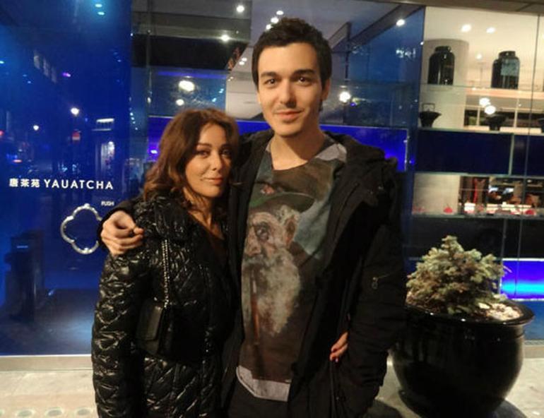 Zerrin Tekindor ve oğlu Hira Tekindor hackerları şikayet etti