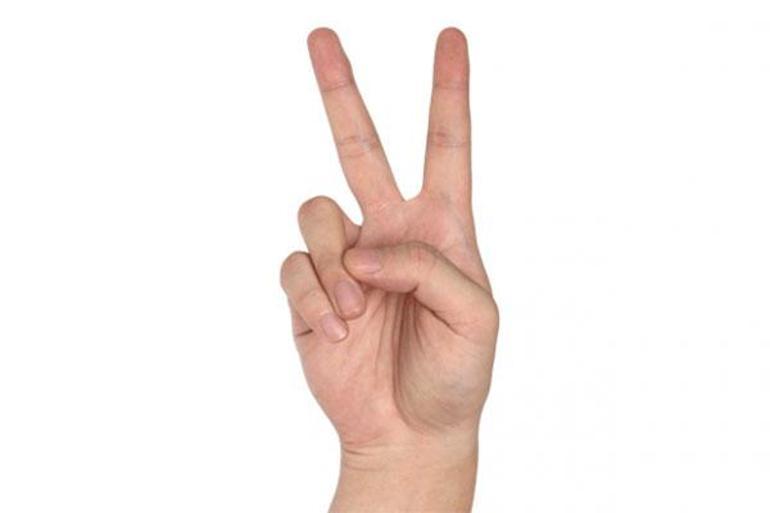 Покажи 8 пальцев. Рожки из пальцев. Знак мира на пальцах. Peace жест. Жесты из пальцев.