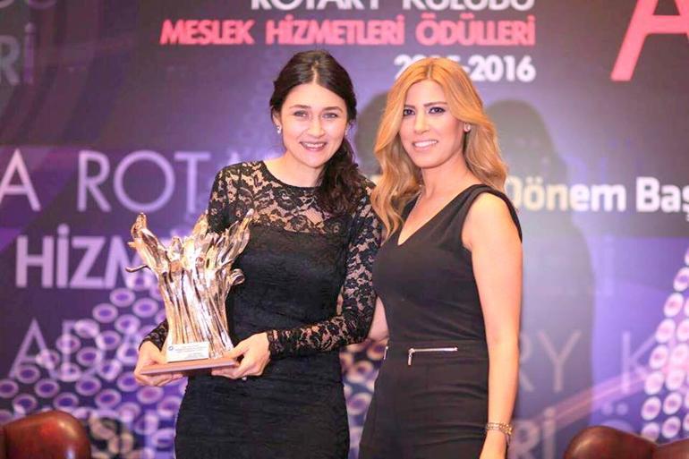 Adana’dan New York’a uzanan bavul… Duygu Sedefoğlu Köşe Yazısı