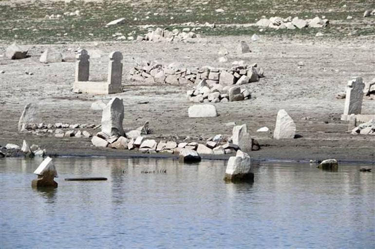 Sular çekildi, 23 Yıl önce Baraj Suyu Altında Kalan Köy Ortaya çıktı ...