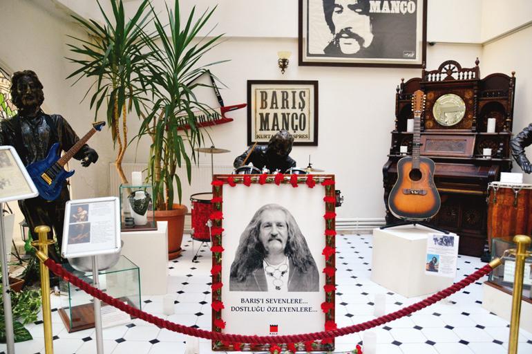 Fans flock to Barış Manço Museum on singer’s death anniversary