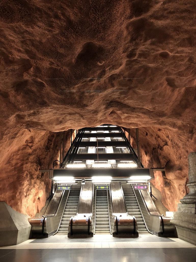 Stockholm’ün sanat eseri metro durakları