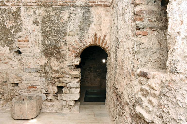 Seljuk bath restored in ‘city of gladiators’