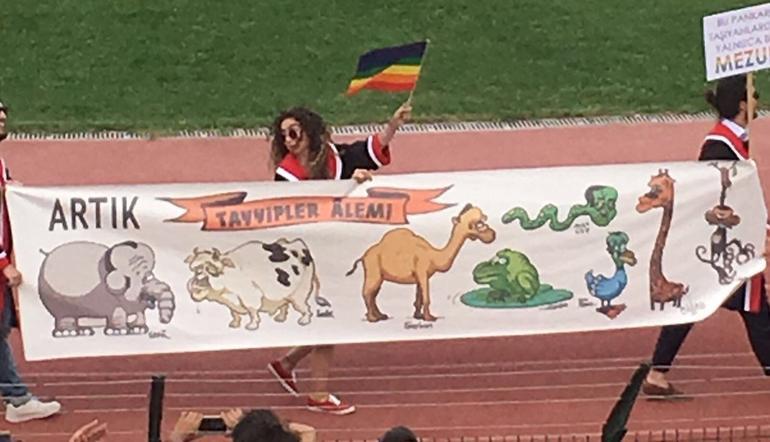 Three university students detained over placards insulting Erdoğan: Prosecutor