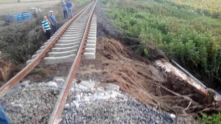 Train derailment kills at least 24 in northwestern Turkey