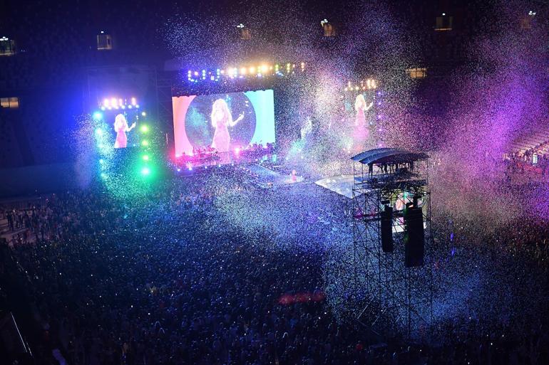 Pop star Shakira wows crowd at Istanbul’s Vodafone