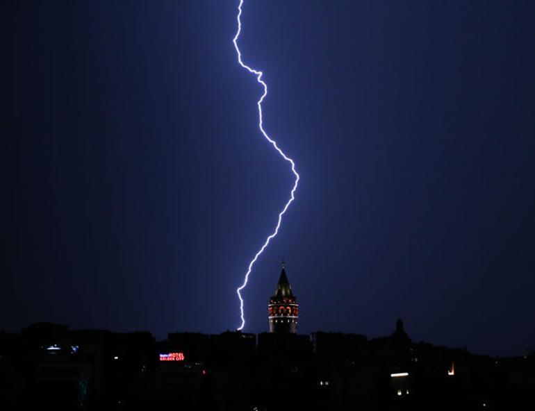 Istanbul region hit by 43,388 lightning strikes