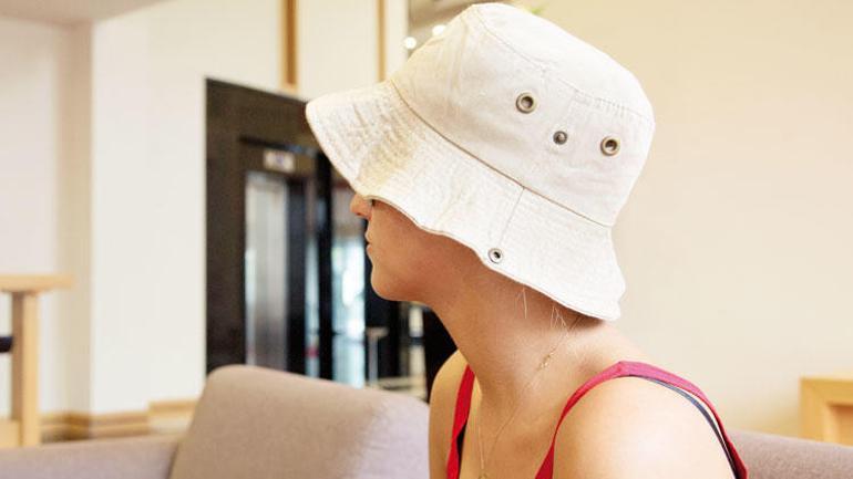 Turkish woman sells eggs in Cyprus despite ban