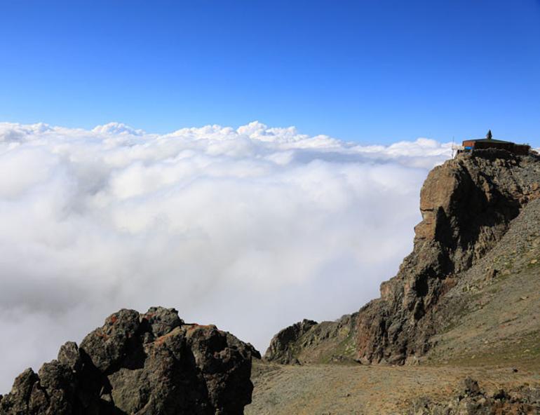 Unique Turkish cliffside mosque entices tourists