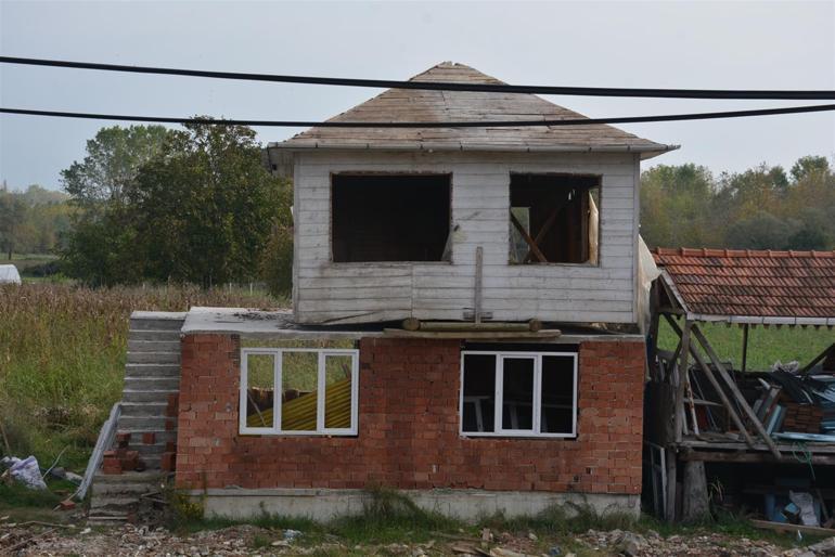 Turkish man moves father’s house on top of own house
