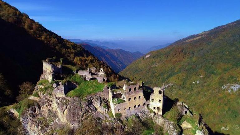 Vadinin zirvesindeki manastır: Kuştul