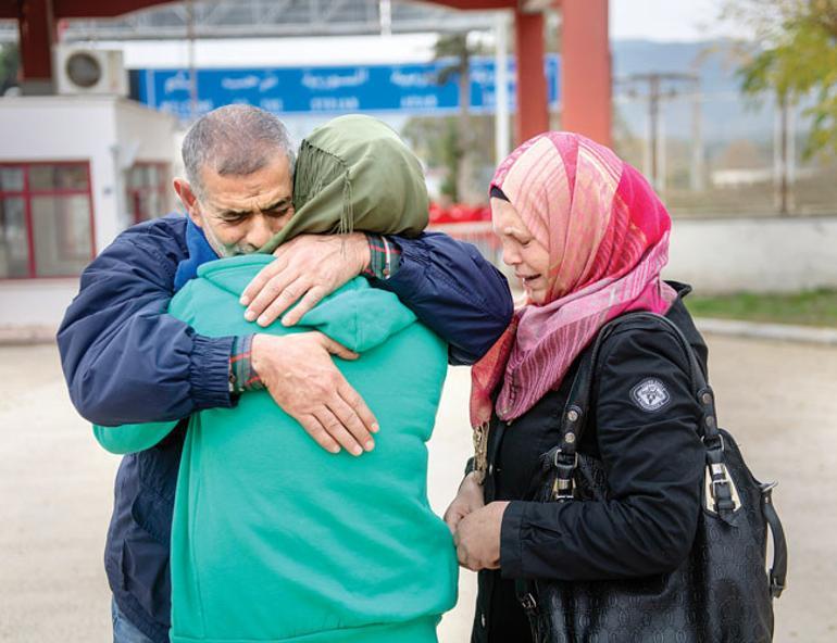 Girl reunites with family in Syria after 1.5-year-long treatment in Turkey