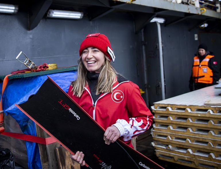Turkish record holder diver Şahika Ercümen dives into icy Antarctic waters