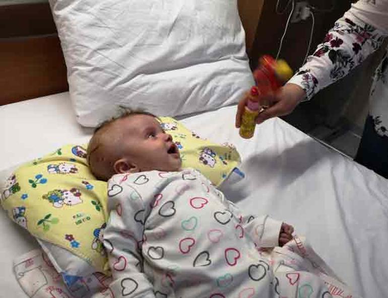 Turkish doctors remove big tumor from Iraqi infant