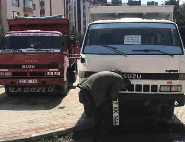 Forged license plate spotted when two trucks parked side by side