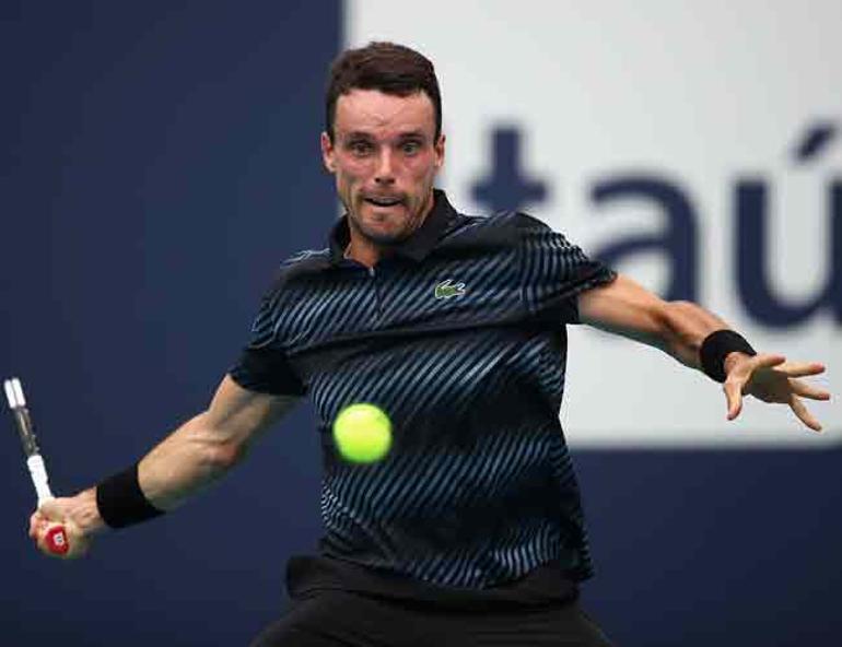 Bautista Agut stuns top-ranked Djokovic in Miami