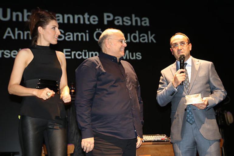 Tiyatro festivali, ‘Hayal Perdesi’ ile açıldı