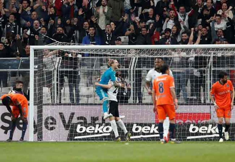 Beşiktaş rout Turkish Super Leauge leader Medipol Başakşehir 2-1