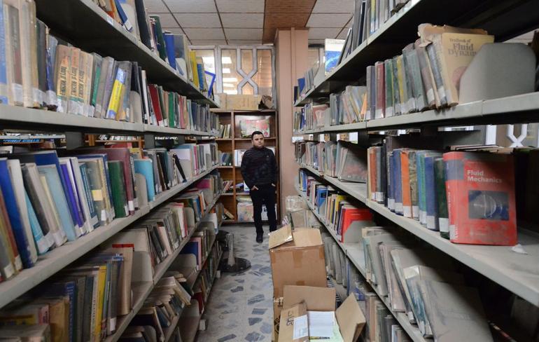 In Iraq, academics restock Mosuls barren bookshelves