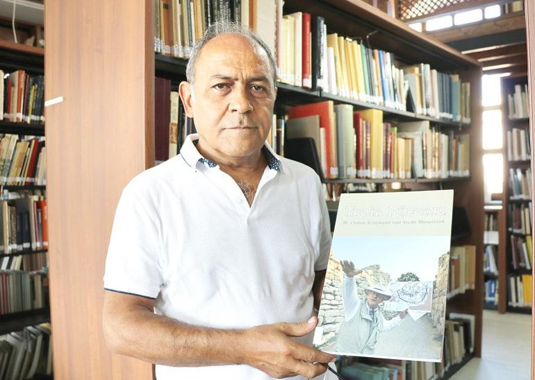 Professor’s books serve young archaeologists