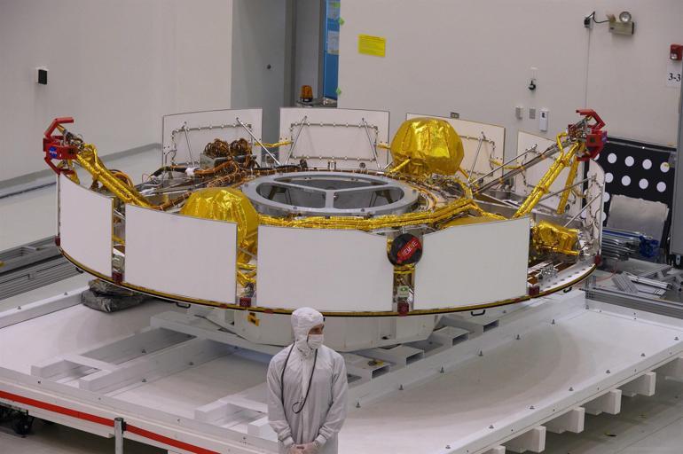 NASAs trip to Mars begins in California clean room
