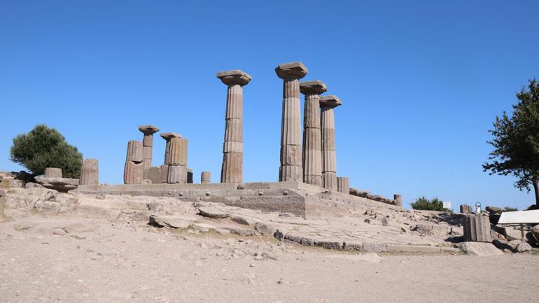 1,600-year-old pendants unearthed in Assos excavations
