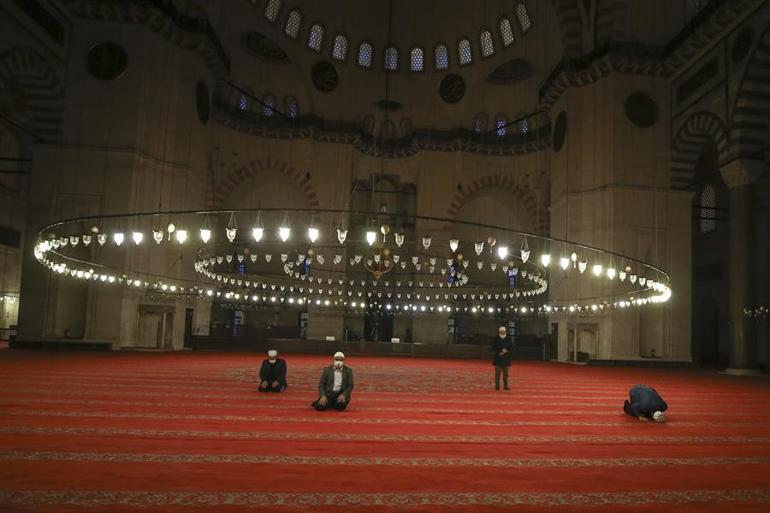 Curfew continues across Turkey on last day of Eid