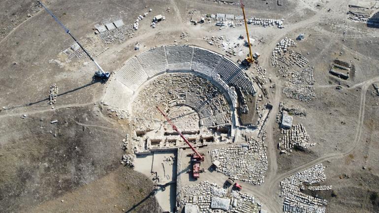 House with church unearthed in Laodicea