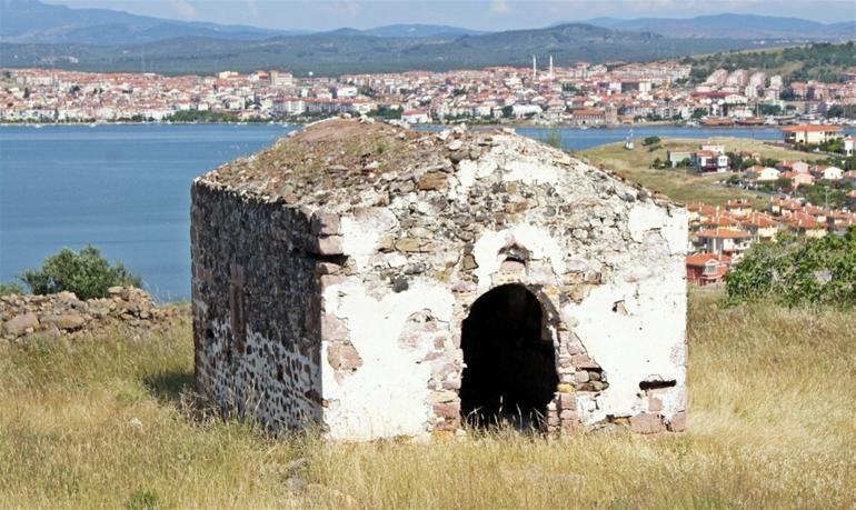 Treasure hunters destroy historic chapel in Aegean town
