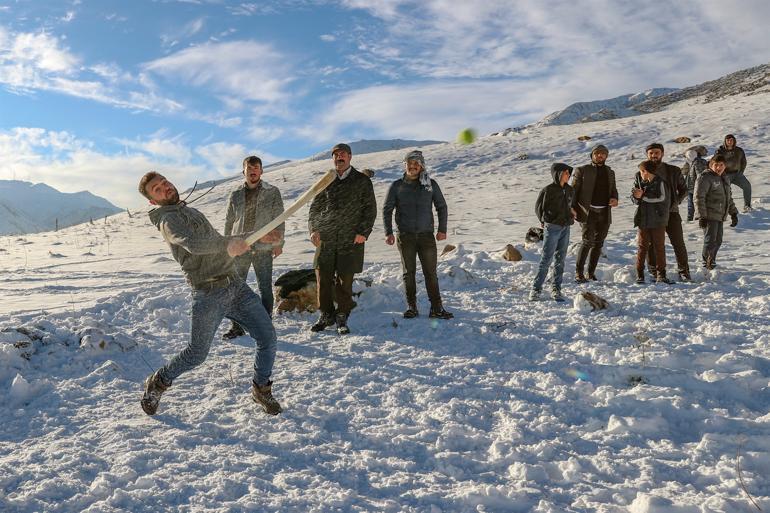 Van-style baseball becomes favorite recreational activity during ongoing winter season
