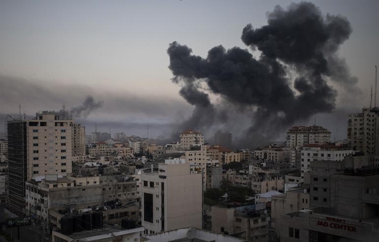 Israeli warplanes resume strikes on Gaza Strip